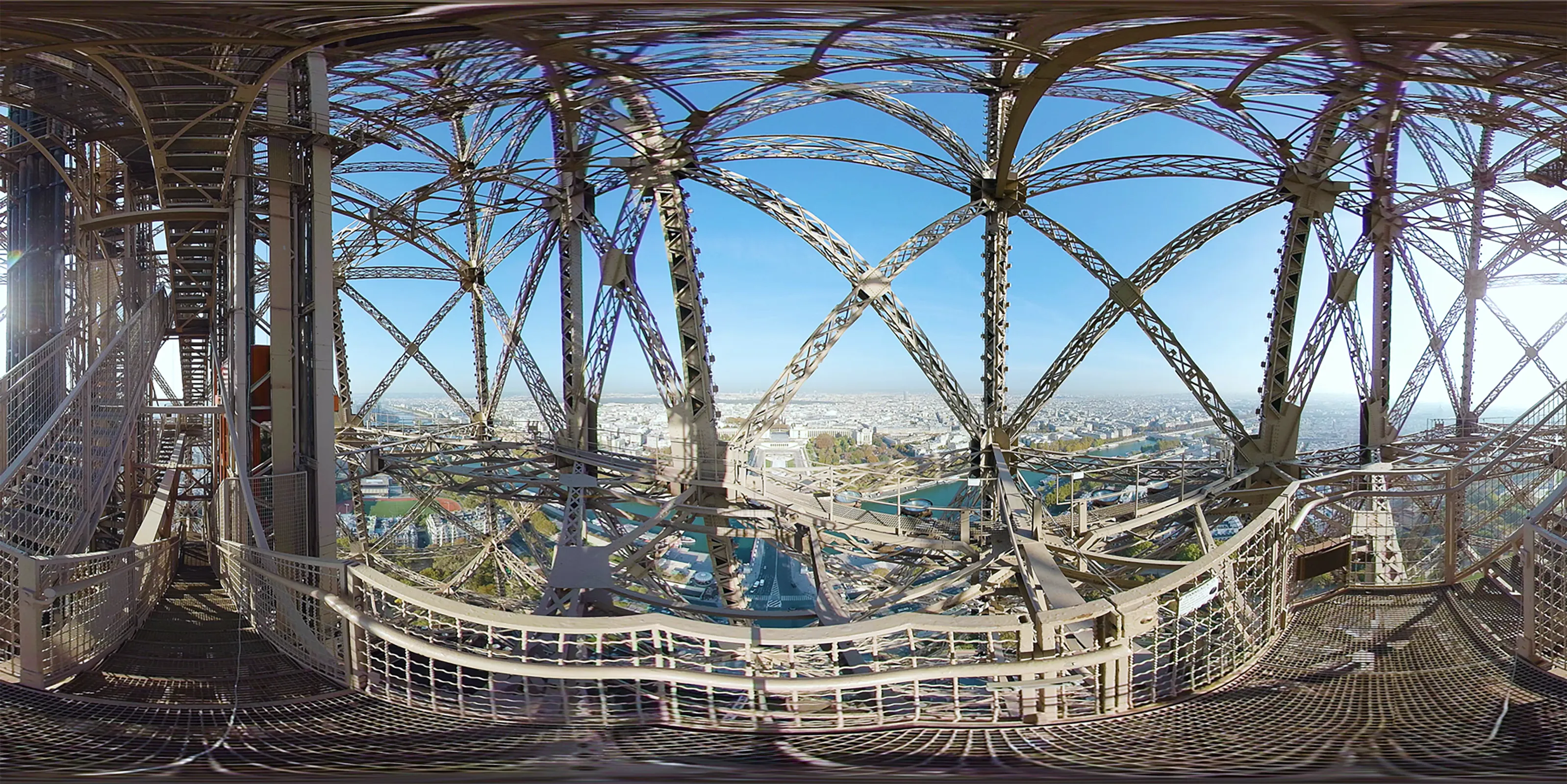 「Paris l’envers du décor : la Tour Eiffel 」